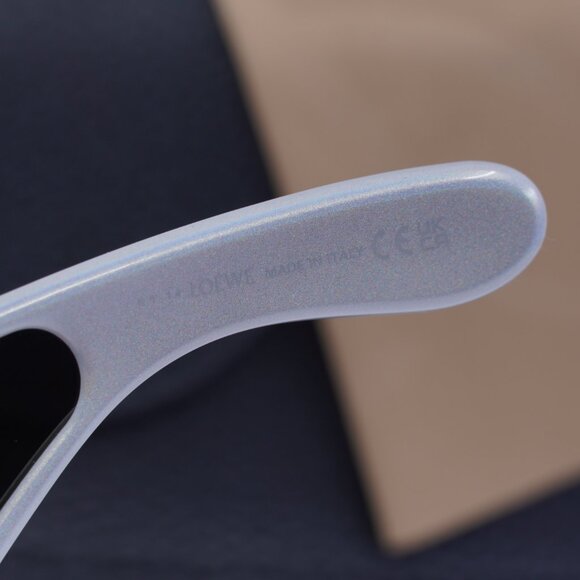 Loewe LW40108I 24C Shield Sunglasses – Light Grey Gold\Grey Gold Mirror - Picture 8 of 10